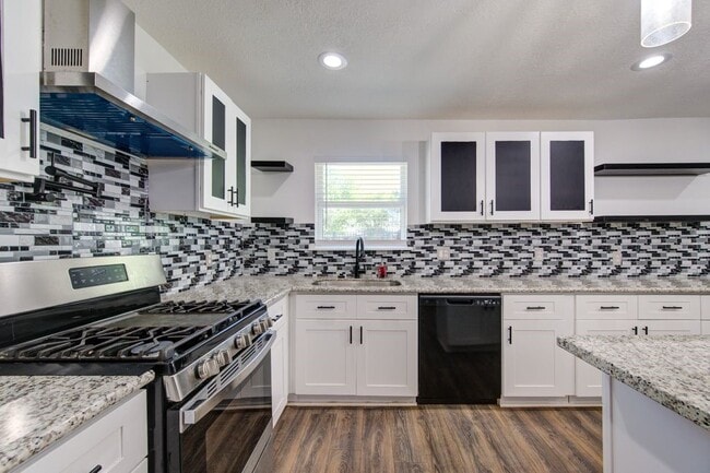 Photo - 5906 Hilary St