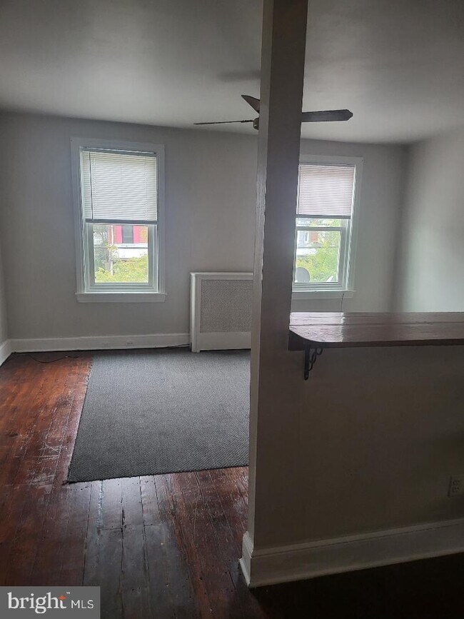 Photo - 209 W 18th St