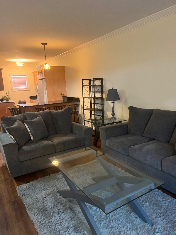 Building Photo - 413 Swallow Dr