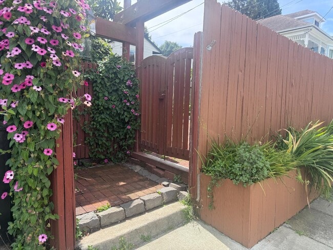 Photo - 415 Turney St