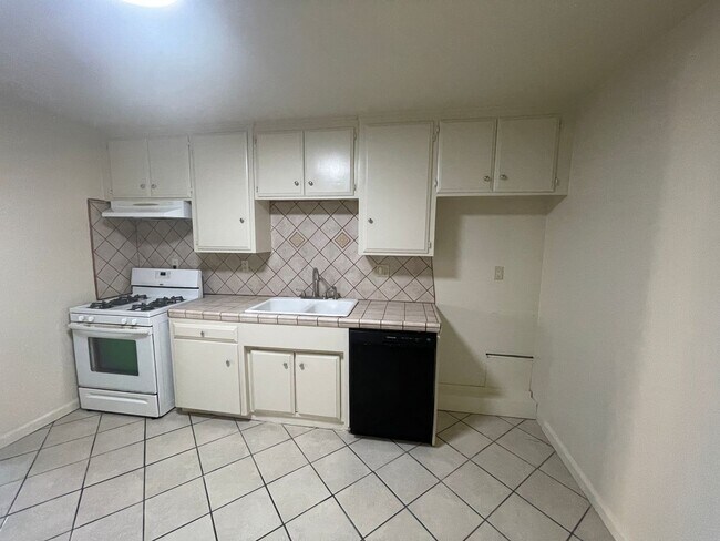Photo - Super Clean & Nicely Renovated 2BR/1Bath in San Clemente - Walk to the Beach! Unidad B