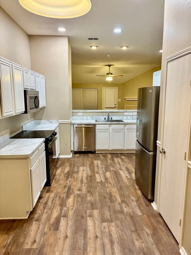 Photo - 809 Canyon Cove Dr