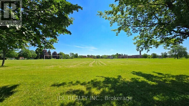 Photo - 233 Fairglen Ave