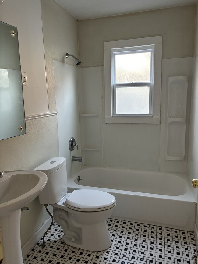 Photo - 1765 N Monroe St