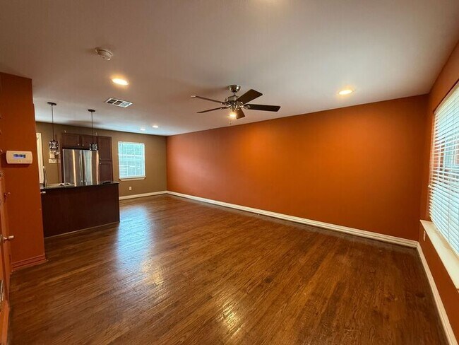 Photo - 4741 Bradford Dr Unit #B