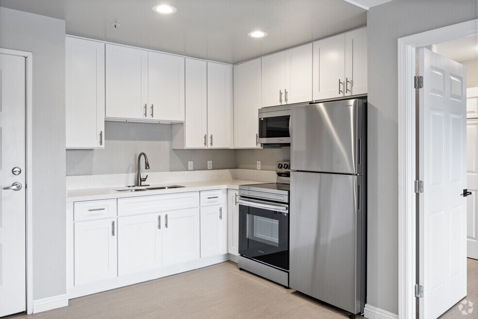 1BR, 1BA - 525SF