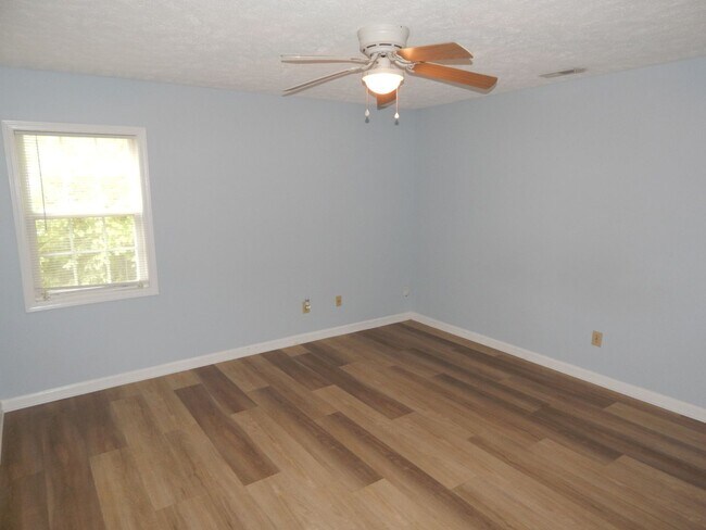 Photo - Adorable 2 bedroom 2 bath single family home with fully fenced in back yard. One car driveway.