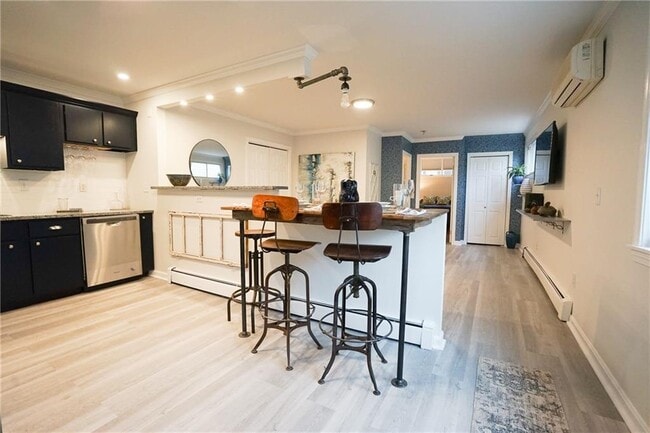 Building Photo - 603 Thames St Unit 1