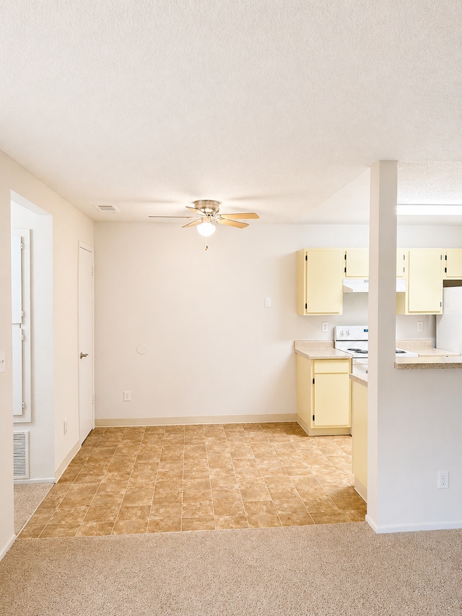 2 Bed 2 Bath - Dining Room - 1060 SF
