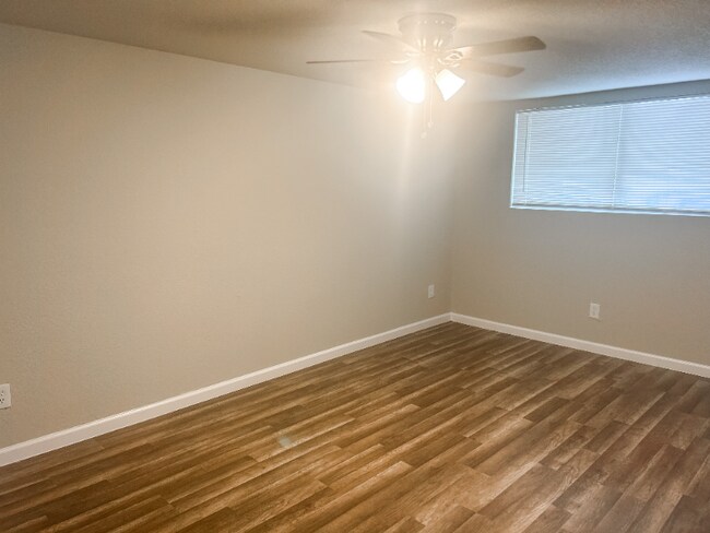 2432 W Little York Rd