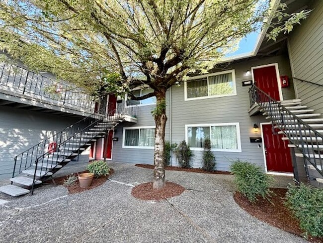 Building Photo - 9027 SE Stark St Unit 9027