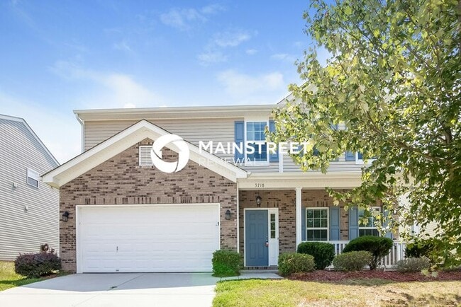 Building Photo - 4 Bedroom Pet-Friendly Home in Charlotte, NC with Main Street Renewal