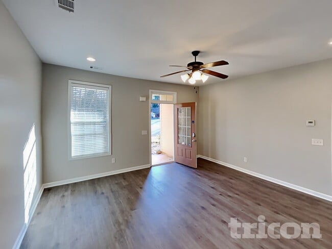 Photo - 104 Holcomb Manor Ct