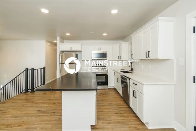 Photo - 4 Bedroom Pet-Friendly Home in KNOXVILLE, TN with Main Street Renewal