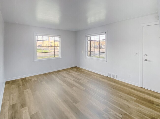 Photo - 01730 - Averill135-137 Unit 234 S Union