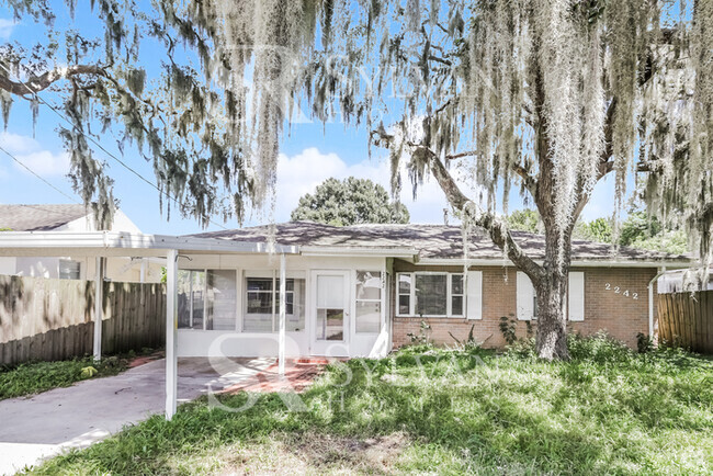 Building Photo - This cute home is ready for your personal ...