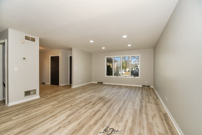 Photo - 605 S Raven Rd