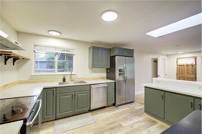 Photo - 816 NE 120th St