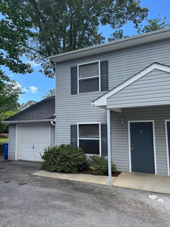 Building Photo - 1297 N Main St Rental