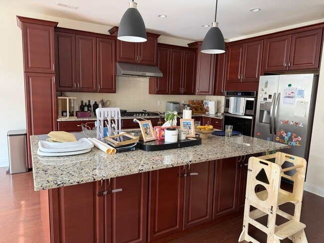 Photo - 18 Peacock Wy