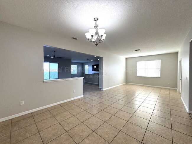 Photo - 3040 Youngford St