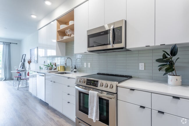 Richmond, Urban 1BR, 1BA - 563 SF