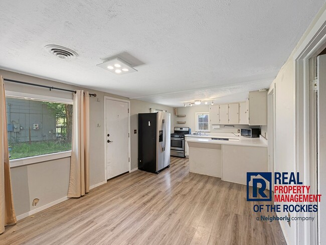 Photo - 2 Bed, 2 Bath with Yard, Parking & Laundry – Pet Friendly