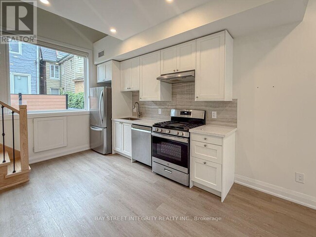 Photo - 598 Crawford St