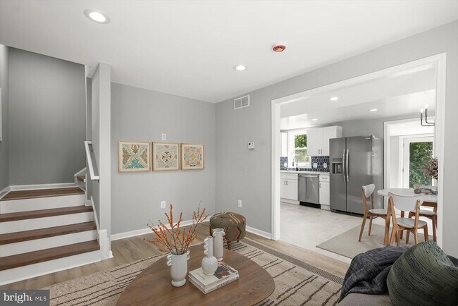 Photo - 2917 E Lee Ave