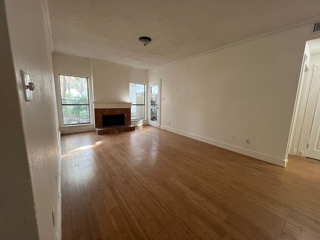 Building Photo - 10049 Westpark Dr Unit 125 Rental