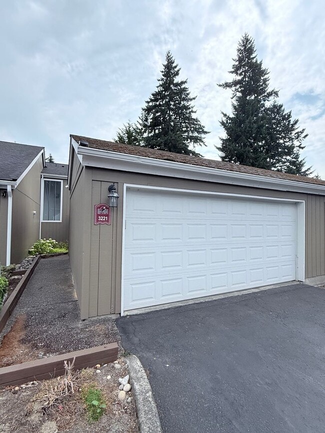 Building Photo - Charming 3-Bed Condo in Quail Run | Pool, ...