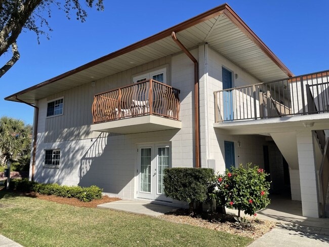 Building Photo - For Lease - 2BR/1BA at Landmark Condominiums!
