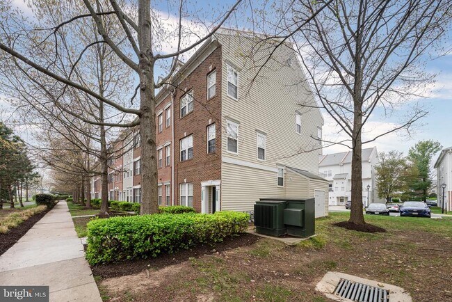 Photo - 42461 Rockrose Square