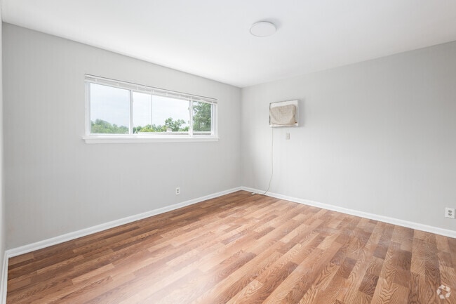 1BR, 1BA - 766SF - Bedroom