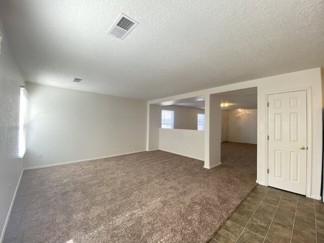 Photo - Spacious 3BR/2Bath/2Living - 1 Car Garage
