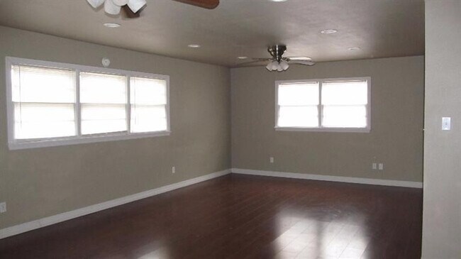 Photo - 2805 55th St