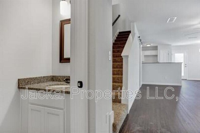 Photo - 232 W Lake Ave