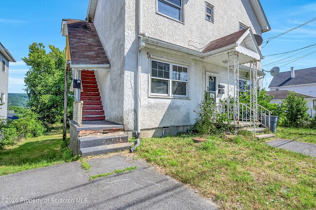 Building Photo - 958 Ridge Ave