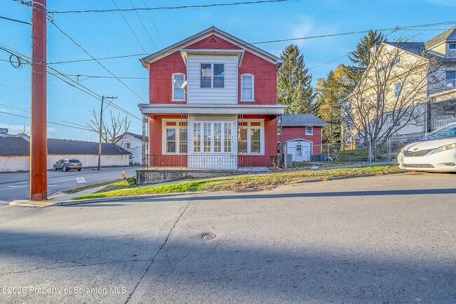 Building Photo - 714 Smith St