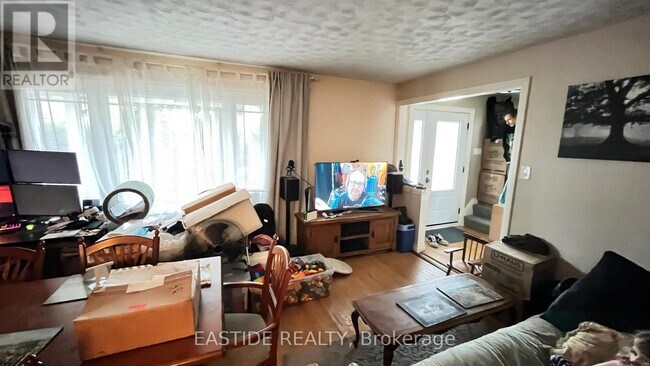 Photo - 153 Simpson Rd