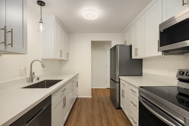 Building Photo - 5502 220th St SW Unit #D303