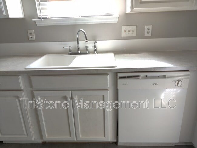 Photo - 2536 Carmathen Rd