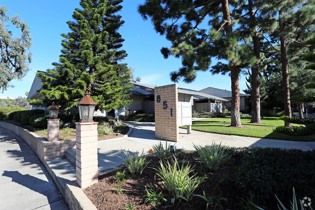 Photo - Domingo Pines Apartments