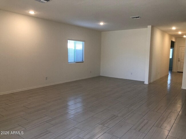 162 W Seven Seas Dr