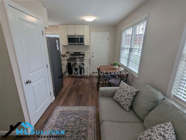 Photo - 2130 Sovereign St