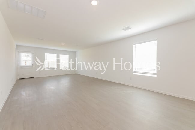 Photo - 3000 Burmese St