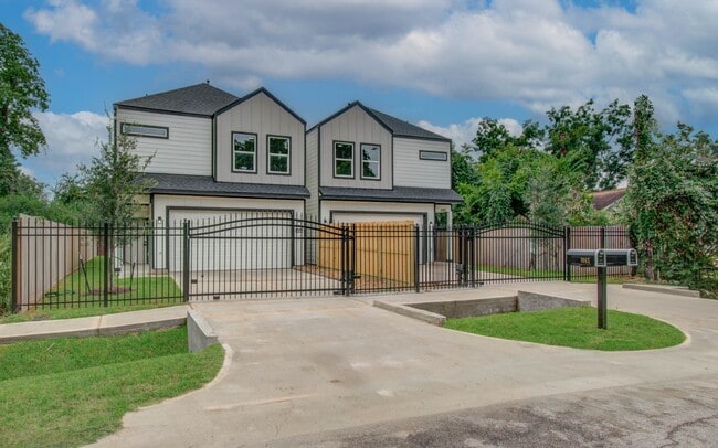 Photo - 1063 South Ln