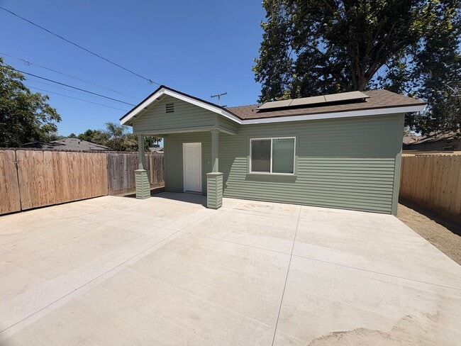 Building Photo - Upgraded 1 bed, 1 bathroom home in Visalia CA.