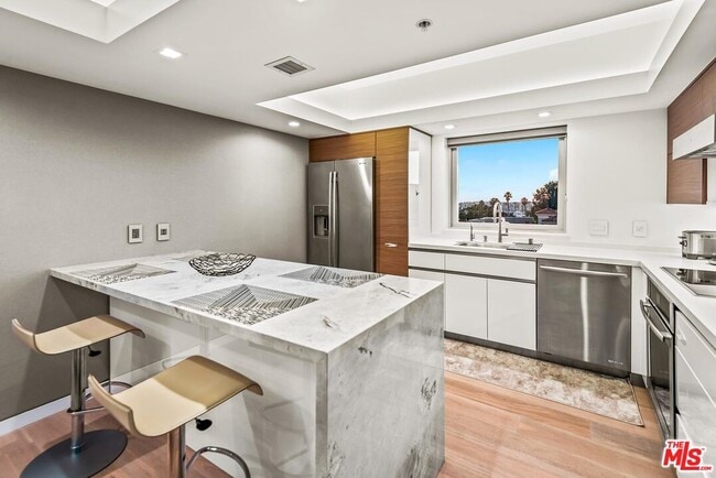 Photo - 13700 Marina Pointe Dr Unidad 617