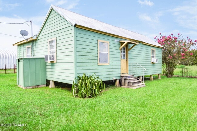 Photo - 866 Mouton Rd